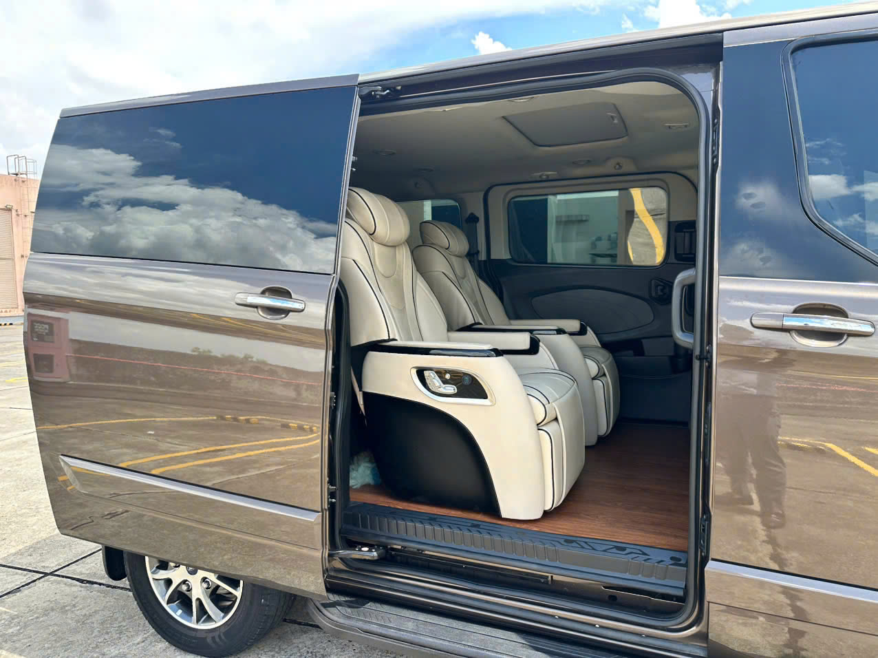 Ford Tourneo Limousine - ảnh 9