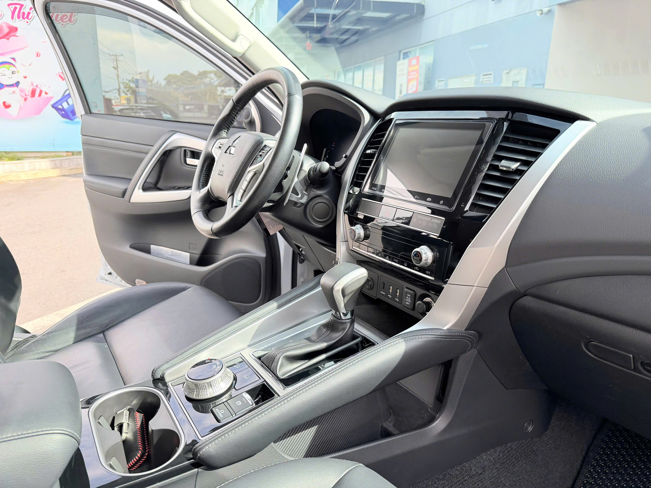 Pajero 2.4L 4x4 Dầu - ảnh 8