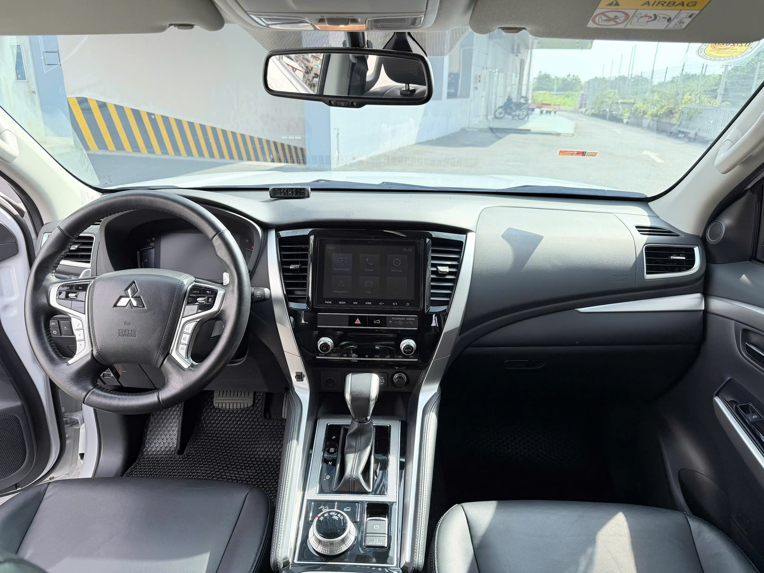 Pajero 2.4L 4x4 Dầu - ảnh 9
