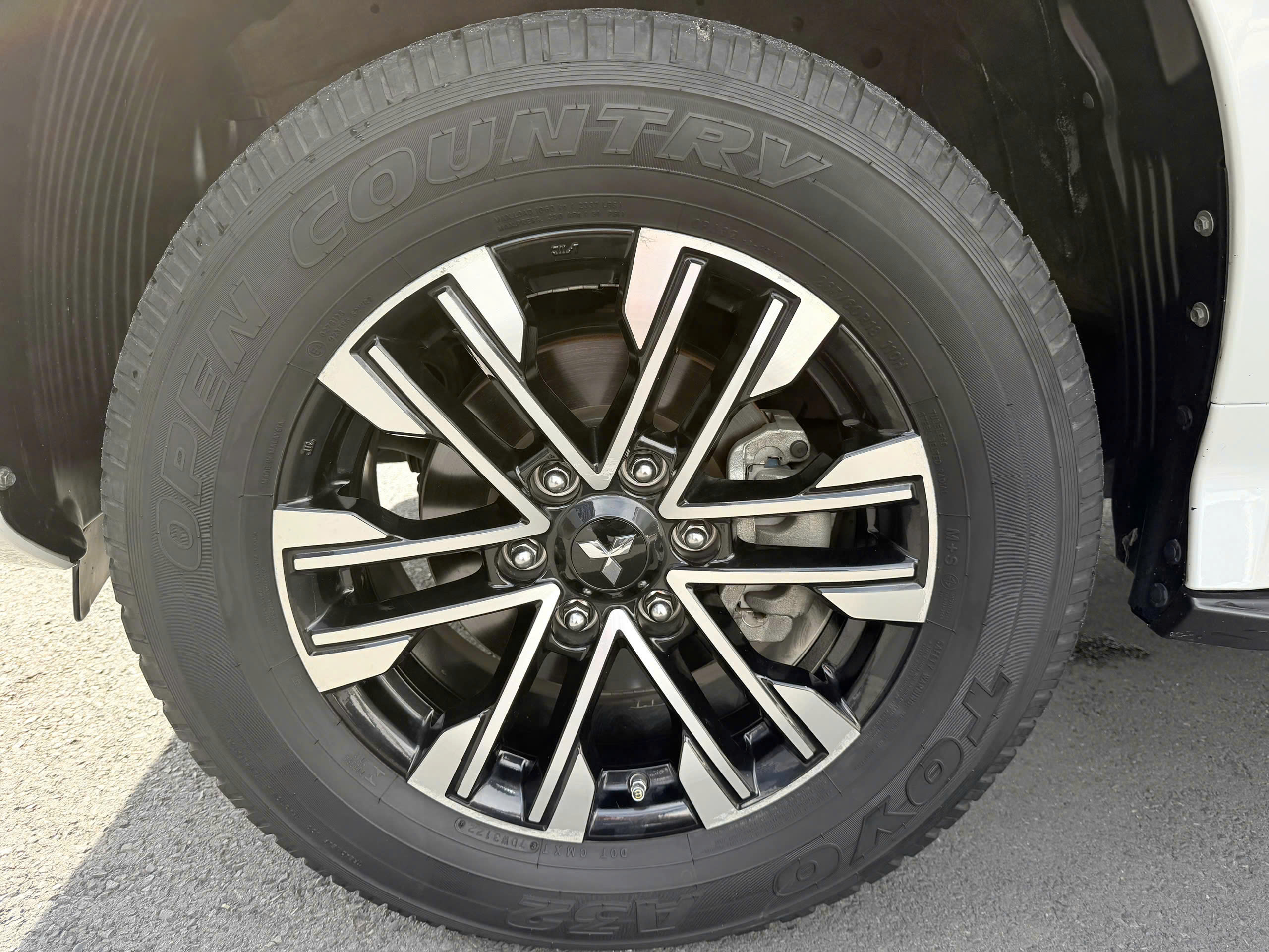 Pajero 2.4L 4x4 Dầu - ảnh 10