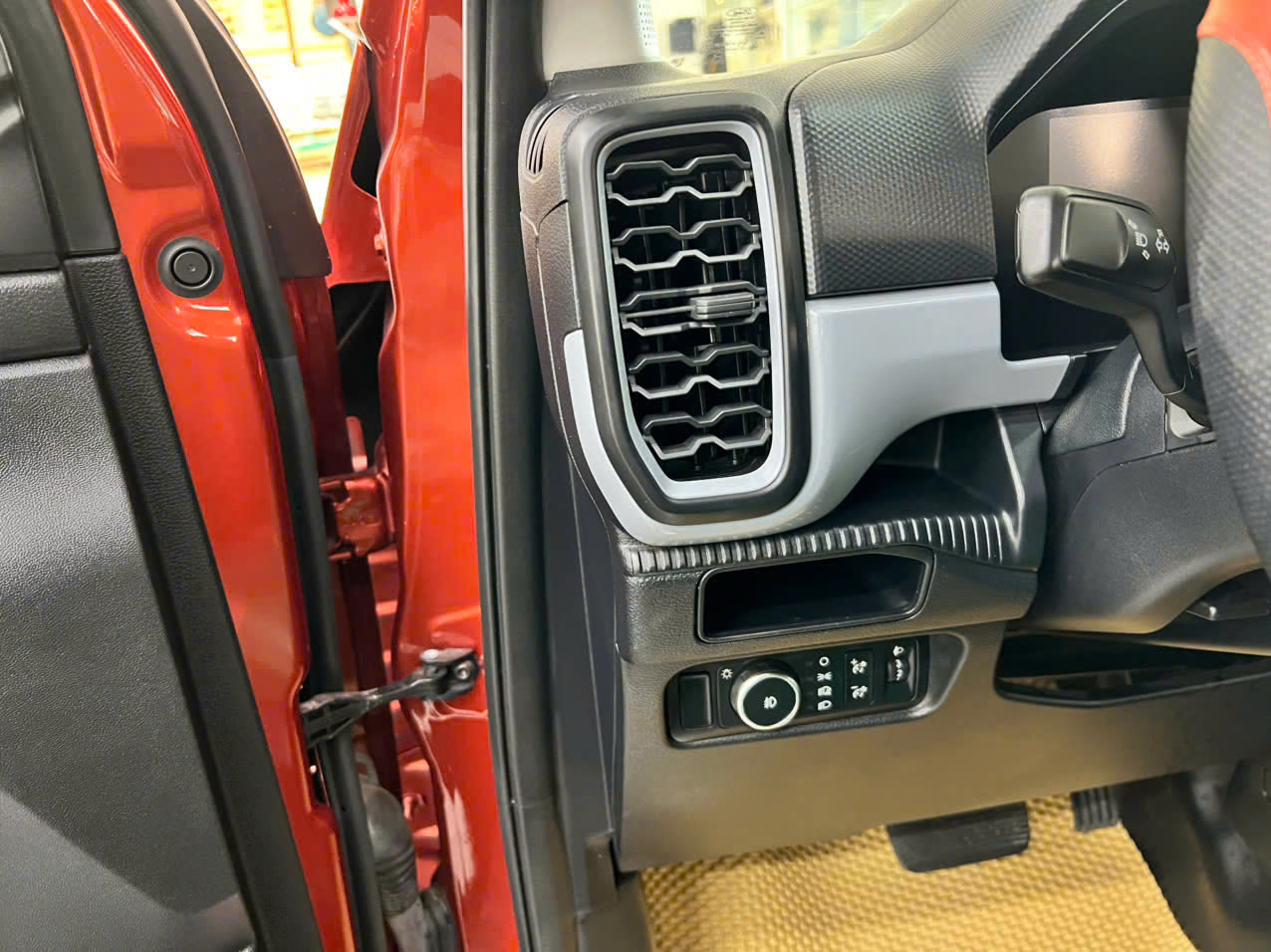 Ford Ranger XLS - ảnh 9