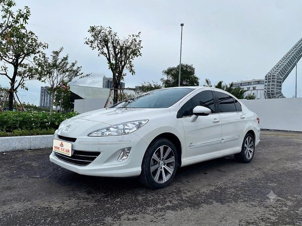 Peugeot 408 2016