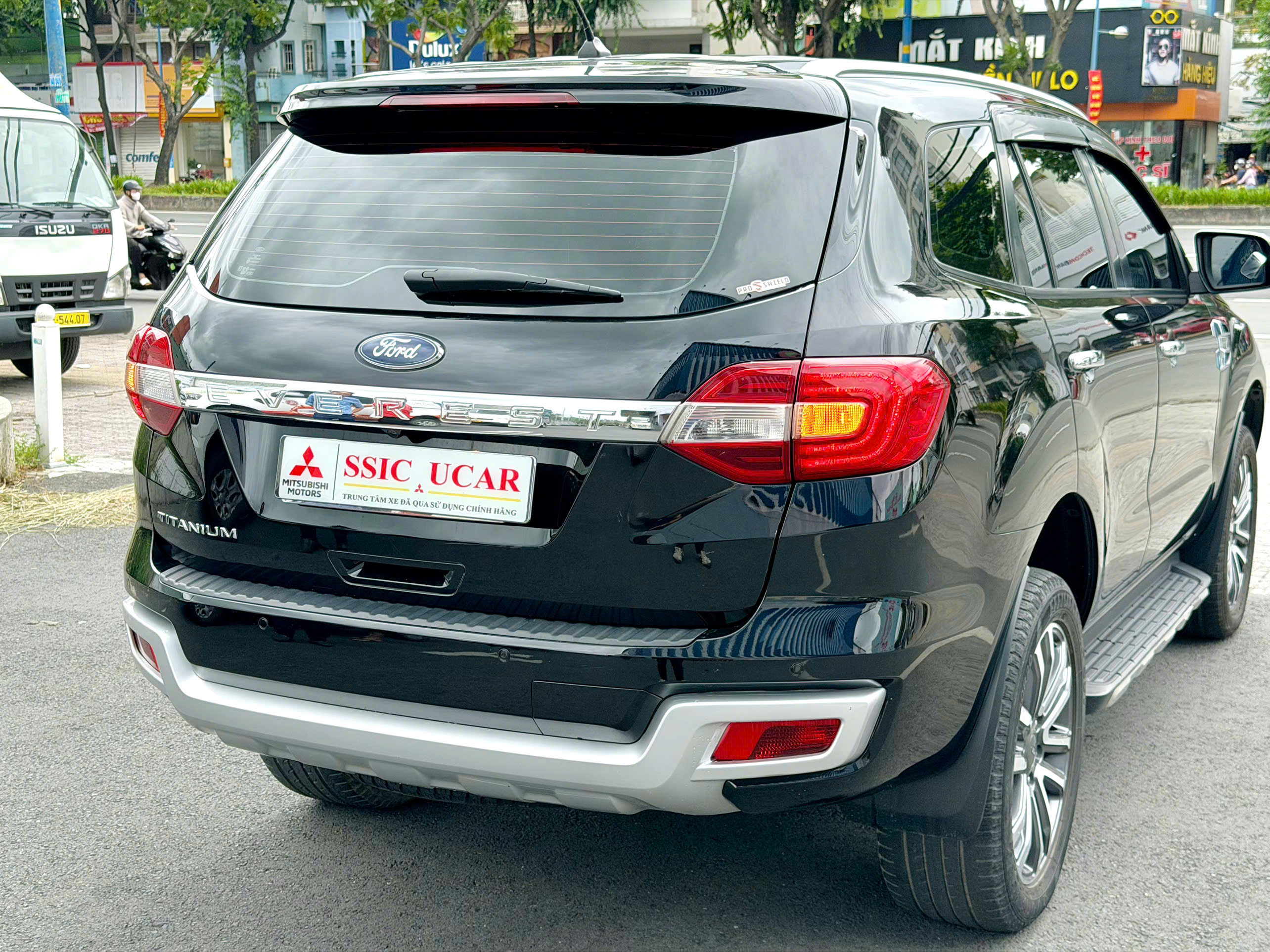 Ford Everest Titanium 4x2 - ảnh 9