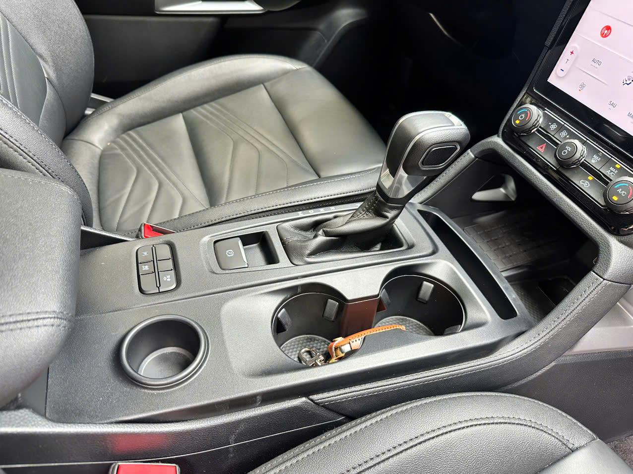 Ford Everest Titanium 4x2 - ảnh 4