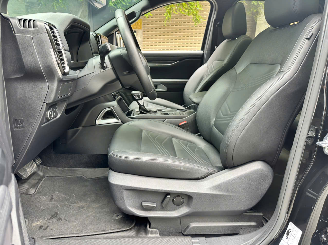Ford Everest Titanium 4x2 - ảnh 10