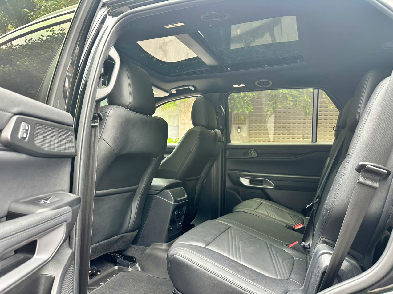 Ford Everest Titanium 4x2 - ảnh 9