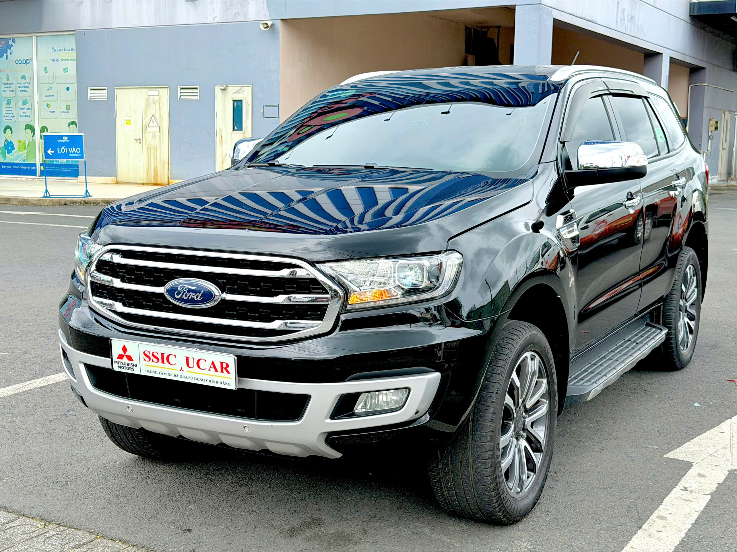 Ford Everest Titanium 4x2 - ảnh 6