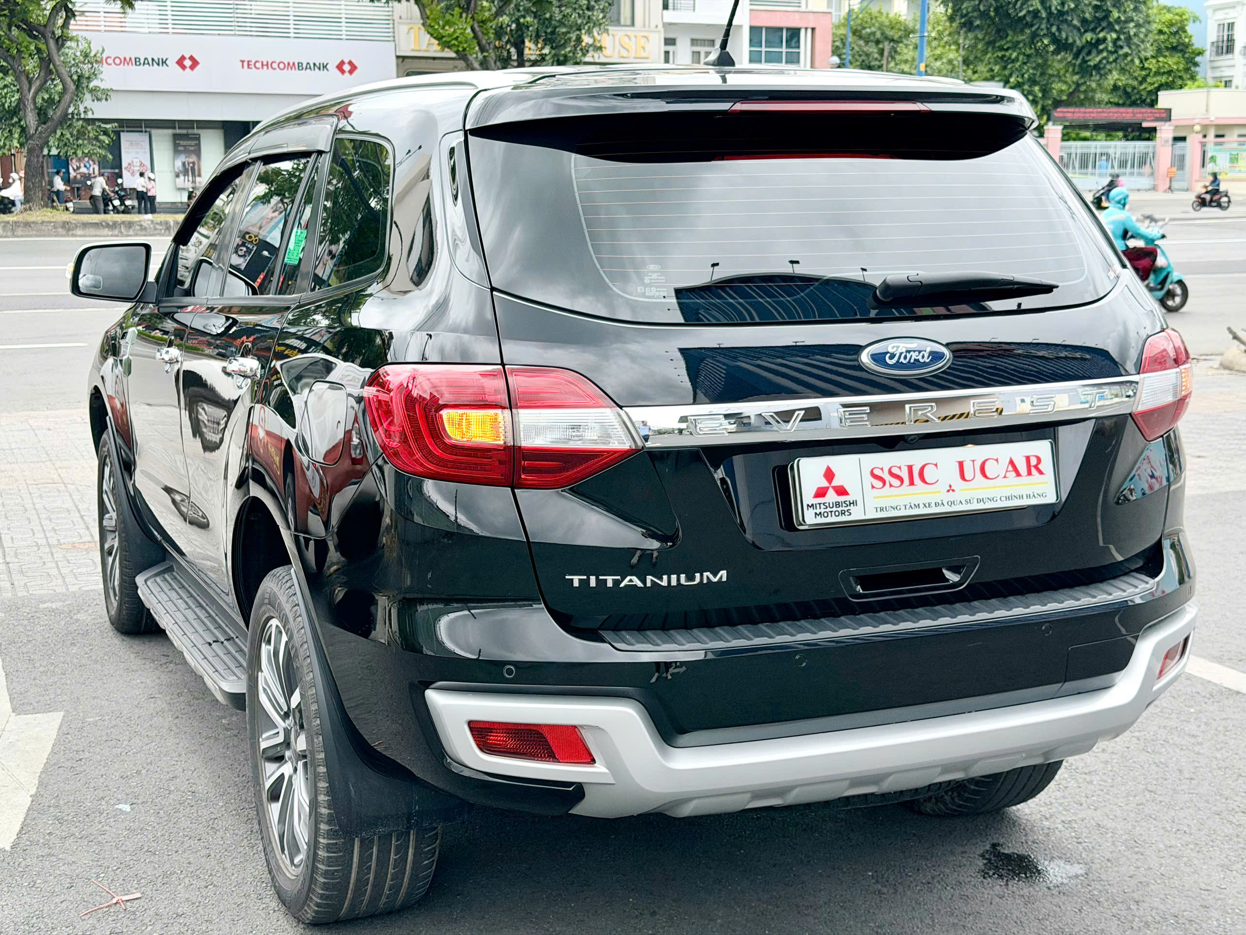 Ford Everest Titanium 4x2 - ảnh 11
