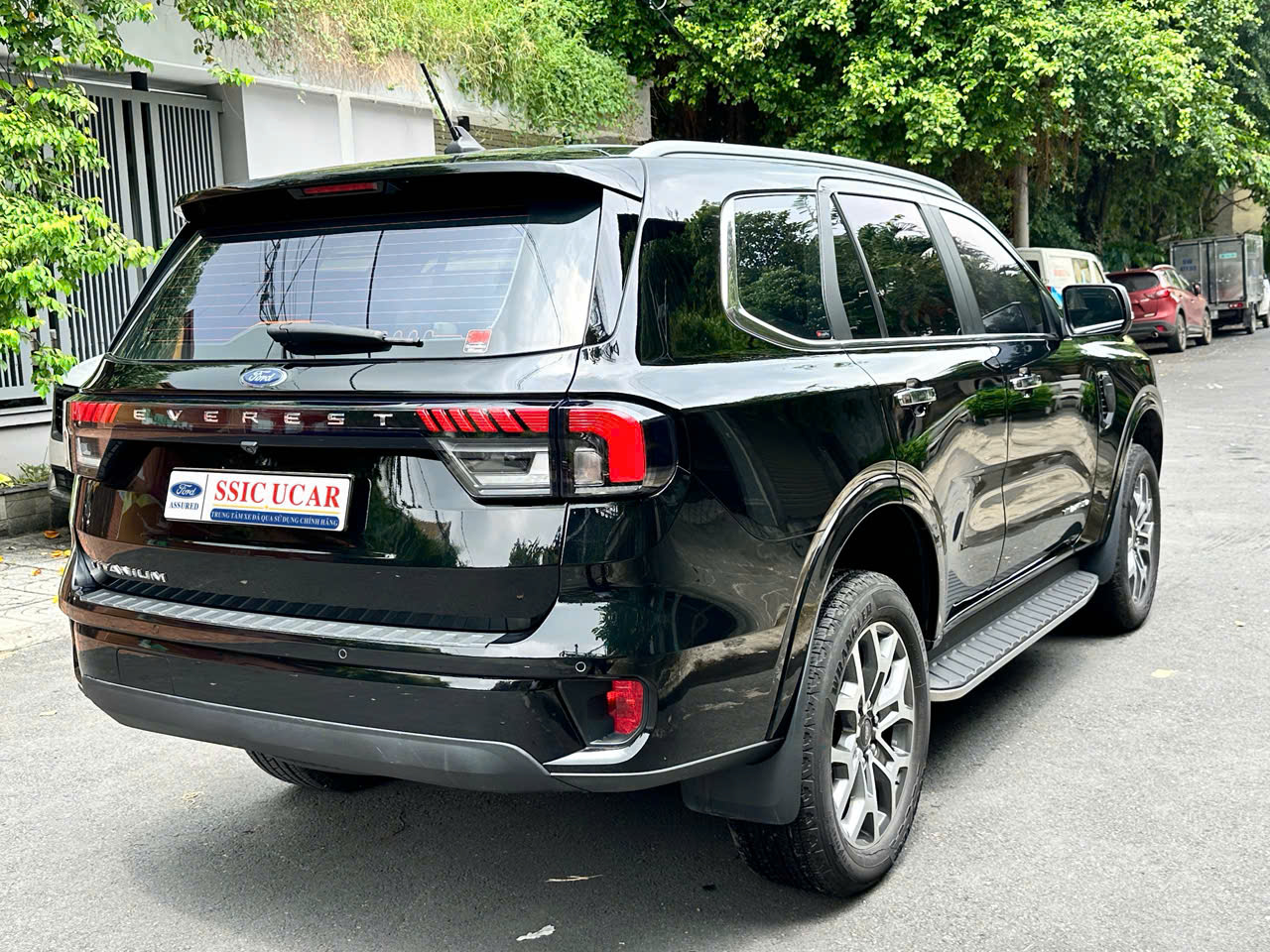 Ford Everest Titanium 4x2 - ảnh 3