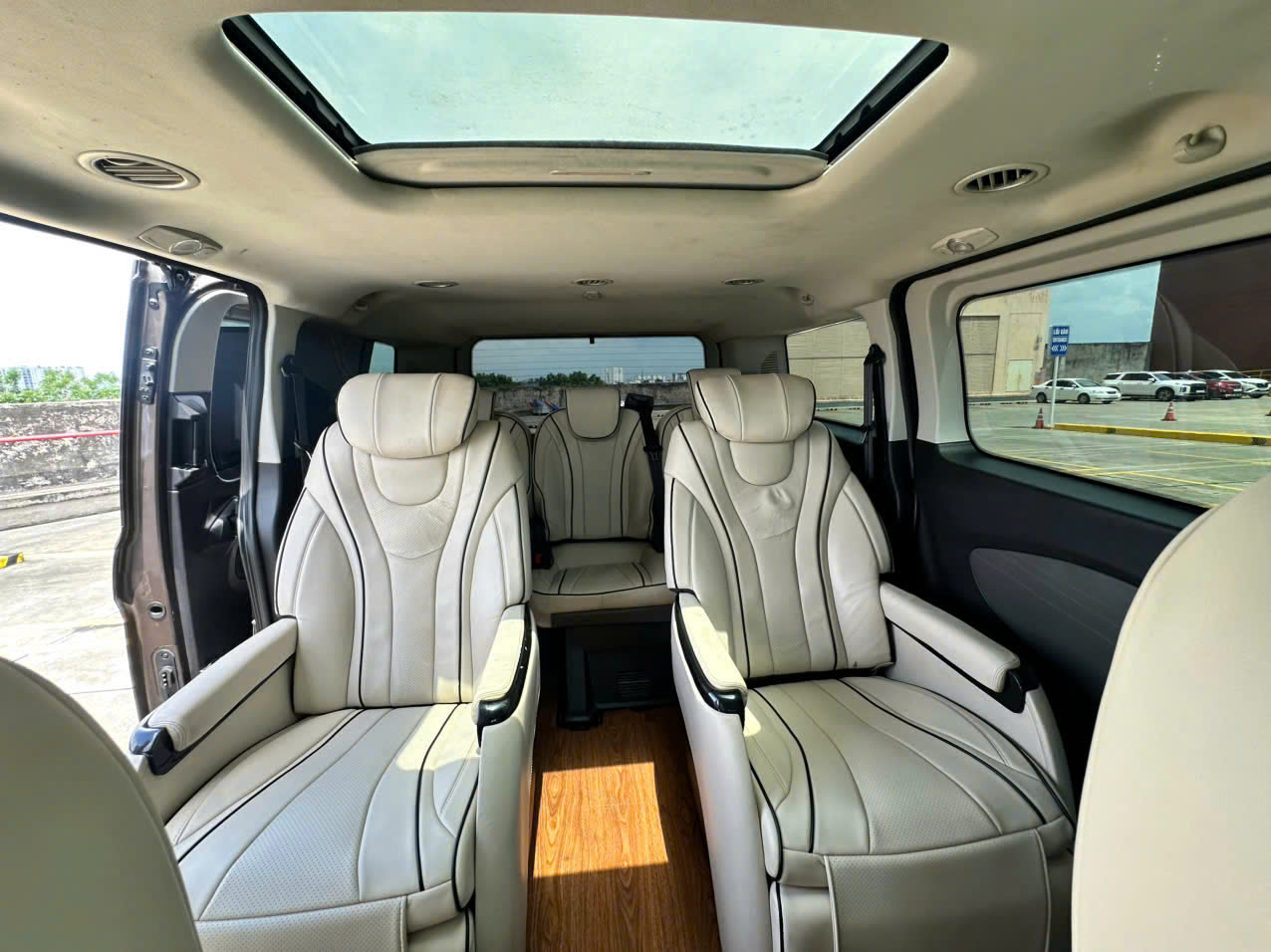 Ford Tourneo Limousine - ảnh 4